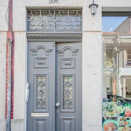 Liiiving In | Secret Terrace アパート ポルト